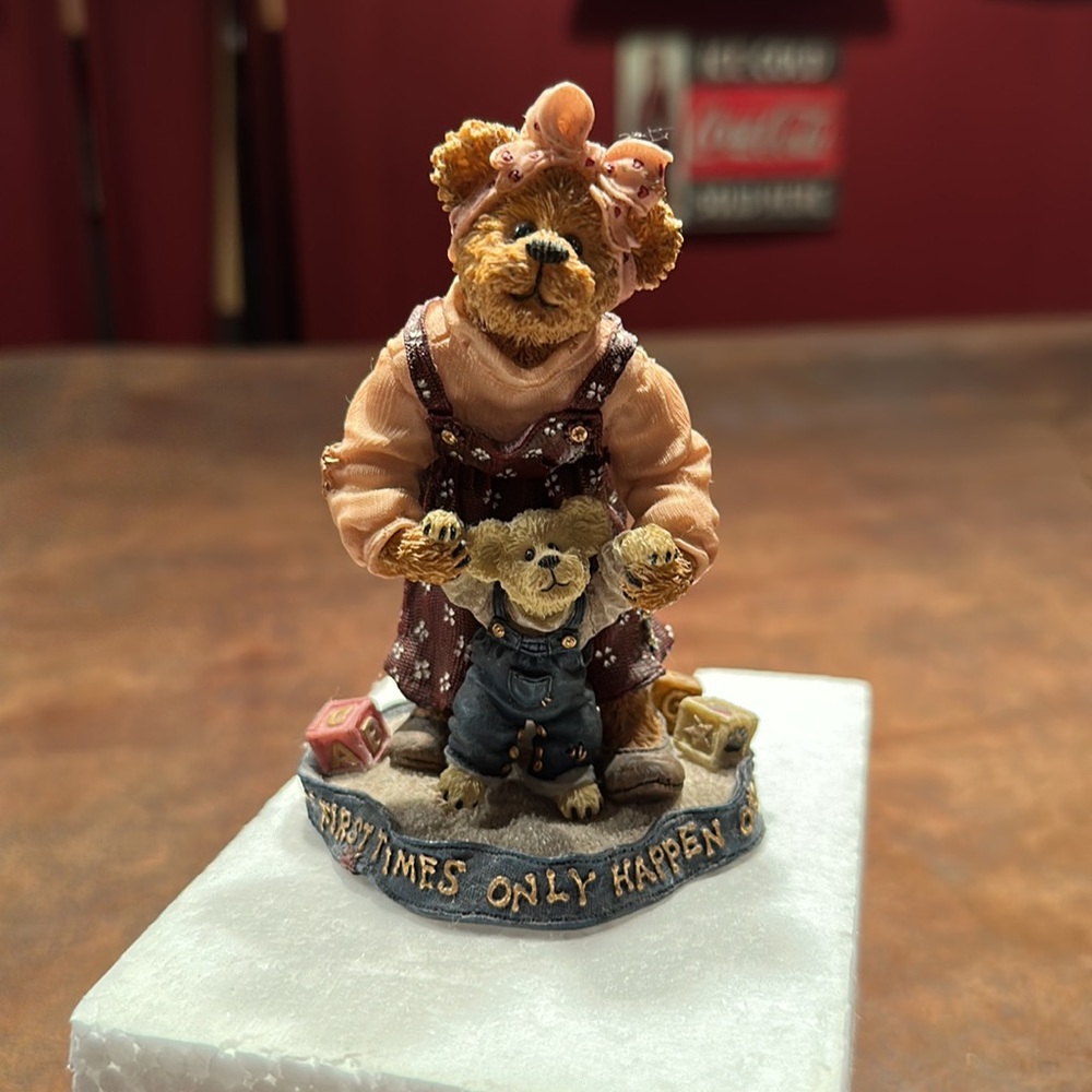 Boyd’s Bear Resin Figure. ‘Momma with Taylor…First Steps’